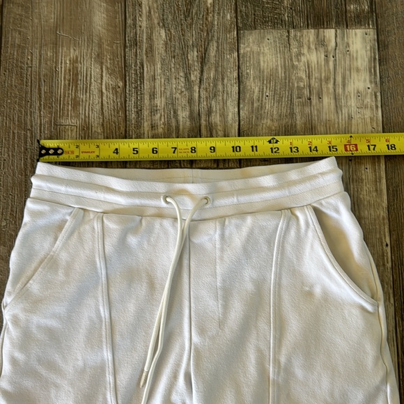 ALPHALETE IDENTITY WOMEN "UNISEX" WHITE BEAUTIFUL SHORTS, MEDIUM - Picture 11 of 13